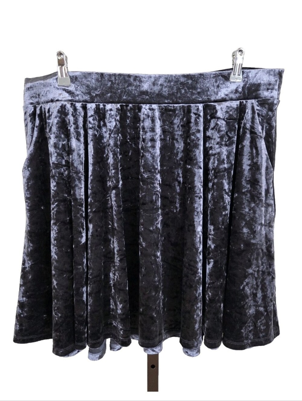 Torrid Women's Size 2 2X 18/20 Gray Silver Crushed Velvet Mini Skater Skirt NWT